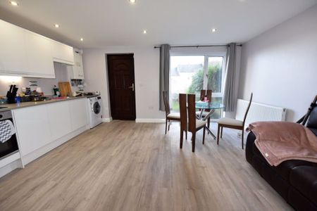 3 bedroom House in Holborn View, Leeds - Photo 3