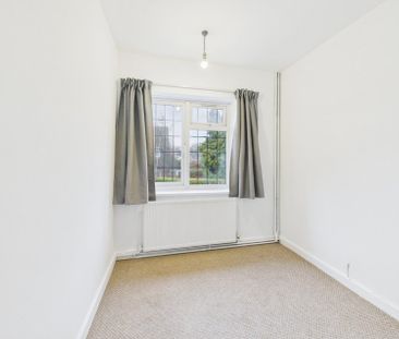 Ethorpe Crescent, Gerrards Cross, Buckinghamshire,SL9 - Photo 3