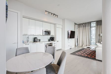 For Lease - 33 Charles Street Unit# 4203, Toronto, Ontario - Photo 3