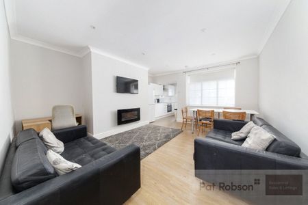 North Terrace, Newcastle Upon Tyne - Photo 2