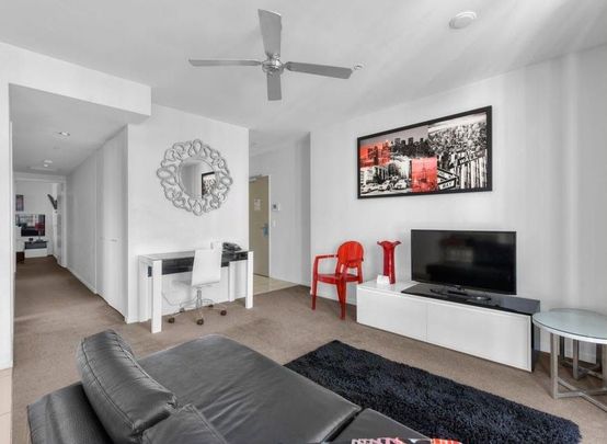 Modern Luxury with Stunning City Views - Partially Furnished - Photo 1