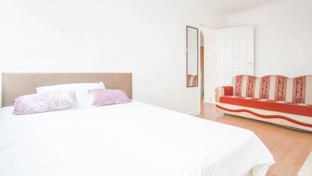 4 bedroom maisonette for rent - Photo 1