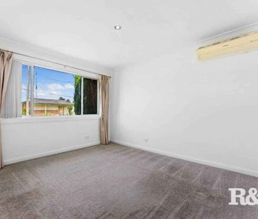ELEGANT LIVING - Photo 5