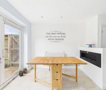 3 bedroom semi-detached house to rent - Photo 4