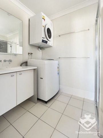 Fully Furnished Studio Apartment - Resort Style Complex 100M to Westfield - Photo 3