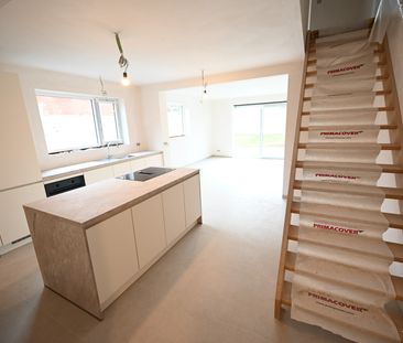 Volledig GERENOVEERD gelijkvloers appartement met TUIN - Photo 1