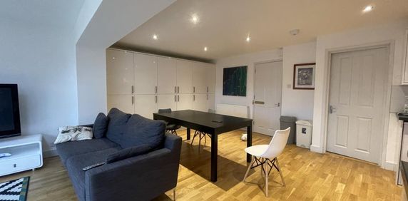 1 bedroom in a house share to rent - Photo 2