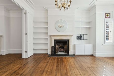 Beautifully renovated five bedroom home in Twickenham - Photo 3