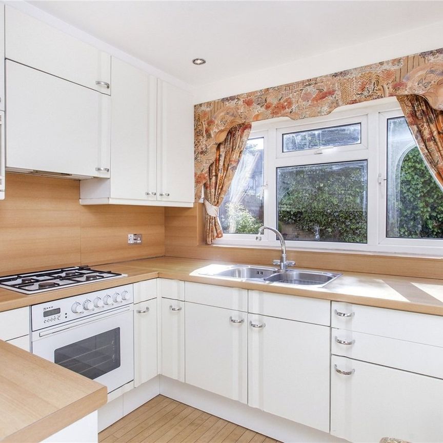 2 Bed Semi-Detached House, Highfield Road, NW11 - Photo 1