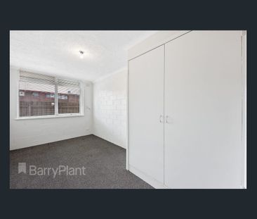 Convenient & Comfortable 2-Bedroom Ground Floor Apartment in prime ... - Photo 5