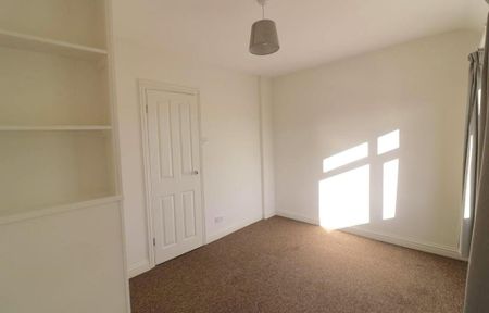 2 bedroom semi-detached house to rent - Photo 5