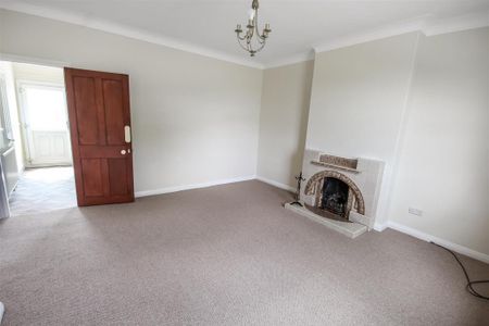 3 bedroom semi-detached house to rent - Photo 2