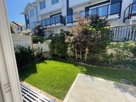 Impressive Upgraded 4 Bed, Townhome, Nice Location - Photo 4