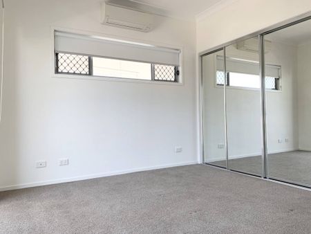 Modern 3 Bedroom Townhouse!! - Photo 4