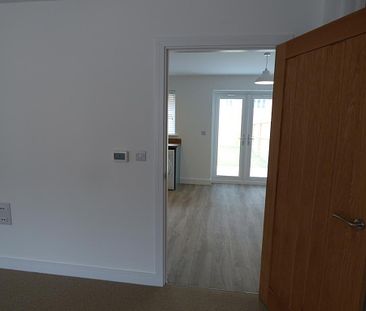3 bedroom semi-detached house to rent - Photo 1