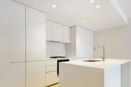 FIRST-CLASS LOCATION - DISCOVER TOORAK PARK LIVING! - Photo 2