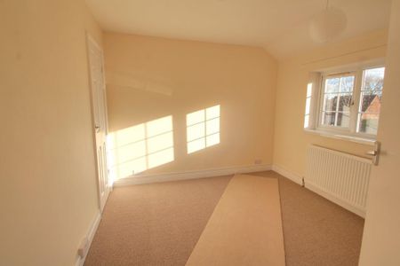 2 bedroom semi-detached house to rent - Photo 3