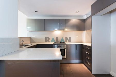 Large 3 Bedroom Apartment - Photo 5