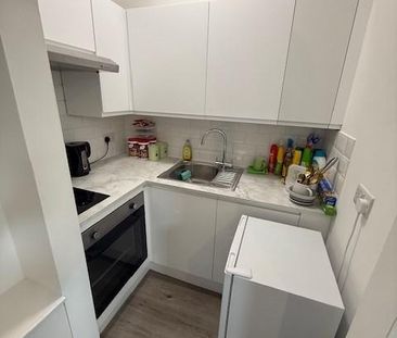 Studio to rent - Photo 2