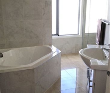 DOUBLE STOREY TOWNHOUSE - Photo 2