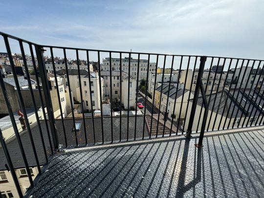 Room in a Shared Flat, Holland Road, BN3 - Photo 1