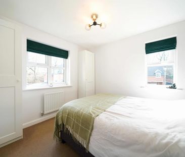 2 bedroom mews to rent - Photo 4