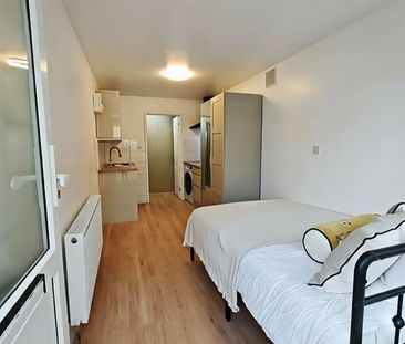 1 Bed Flat, Further Green Road, SE6 - Photo 3