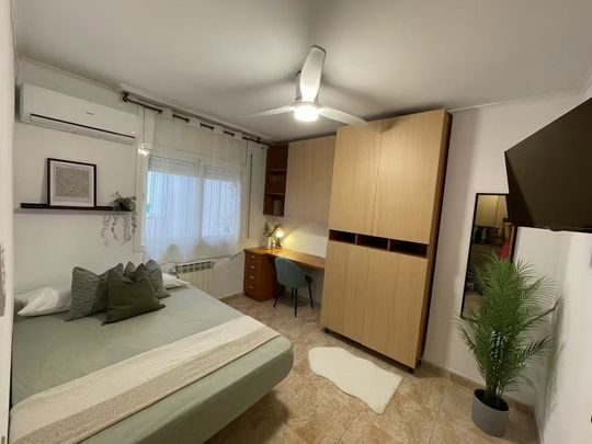 Carrer dAndorra, L'Hospitalet de Llobregat, Catalonia 08906 - Photo 1