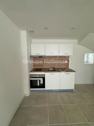 LOCATION d'un appartement de 3 pièces (45 m²) à SAINT CHAMAS, - Photo 1