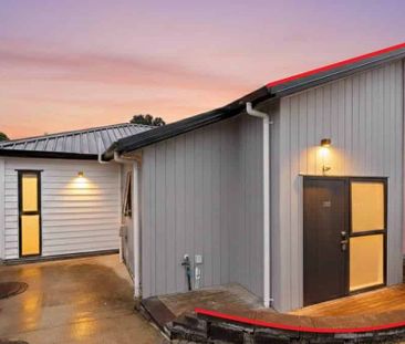 Modern Duplex - 2 Bed, 1 Bath - Photo 5