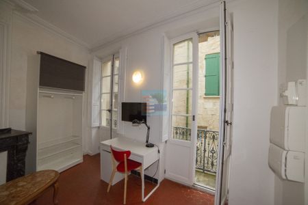 A LOUER STUDIO MEUBLE CENTRE-VILLE NARBONNE - Photo 2