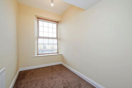 3 bedroom apartment to rent - Photo 2