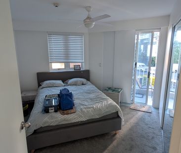 Surfers Paradise - Photo 1
