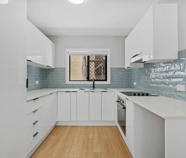 RENOVATED TWO BEDROOM UNFURNISHED UNIT - WALK TO BEACH! - Photo 4