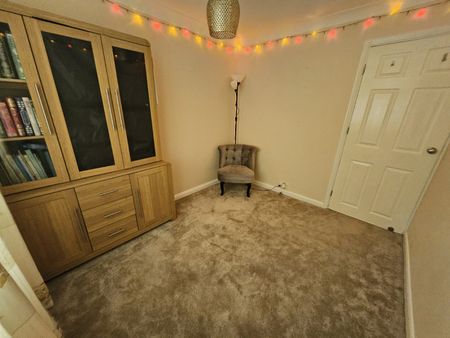 4 bedroom bungalow to rent Chapterhouse Road, Luton, LU4 - Photo 2