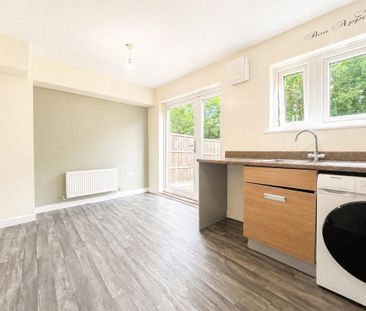3 bedroom end of terrace house to rent - Photo 4