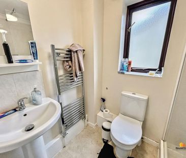 1 bedroom in a house share to rent - Photo 5