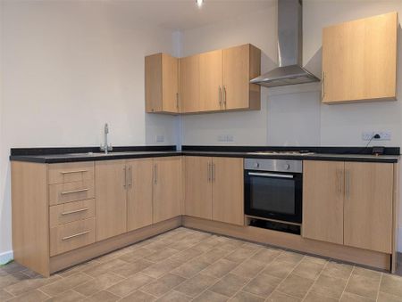 2 bedroom semi-detached house to rent - Photo 4