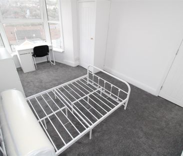 House - Terraced For Rent Laura Street, Pontypridd - Photo 3