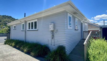 Close to town - Photo 4