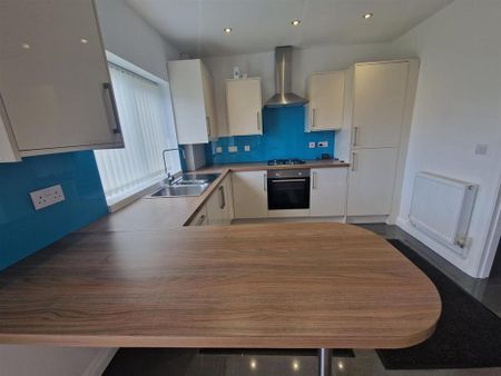 3 bedroom detached house to rent - Photo 3