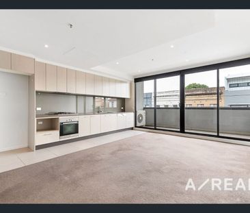 STUNNING TWO BEDROOM APARTMENT WITH SPACIOUS BALCONY - Photo 2