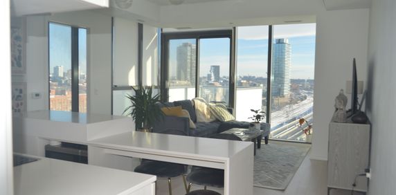 Modern well maintained condo - unobstructed view with Parking! - Photo 2