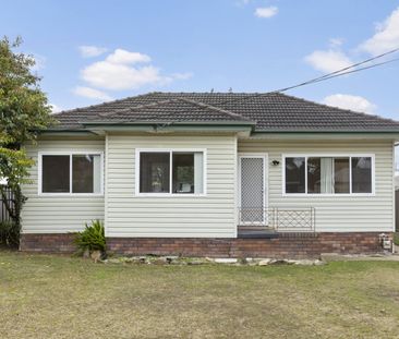 Neat And Tidy 3 Bedroom Home - Photo 3