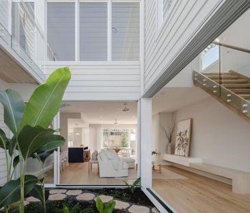 4 Bedroom Double Storey Duplex in Sunrise Beach - Photo 2