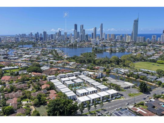 4/81 Salerno Street, Isle Of Capri QLD 4217 - House For Rent | Domain - Photo 1