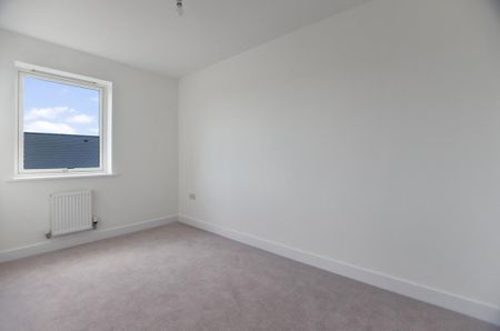 4 bedroom end of terrace house to rent - Photo 4