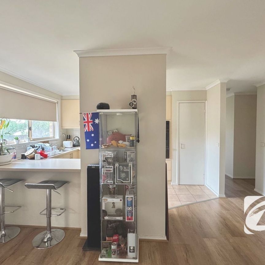 WELL PRESENTED TWO BEDROOM UNIT - Photo 1