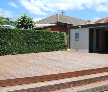 Large 4 Bedroom Brick Home - Photo 6