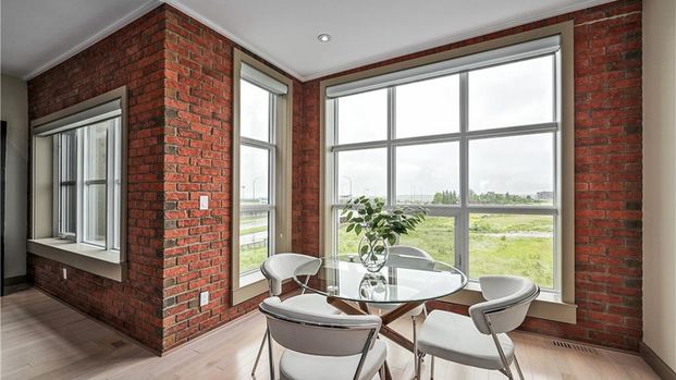 Upscale 3 Storey Townhome. Gourmet Kitchen, Private Elevator, Lock And Leave Ease. - Photo 1